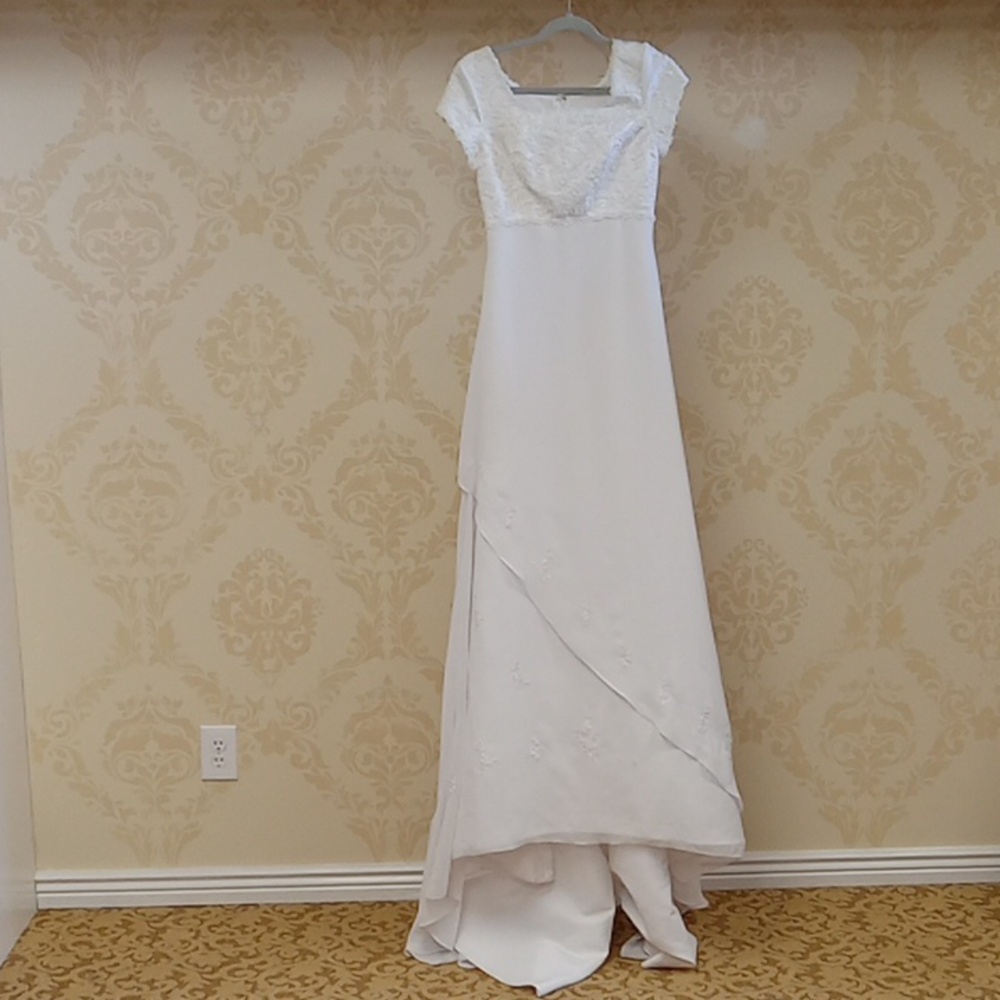 Elegant White Wedding Dress